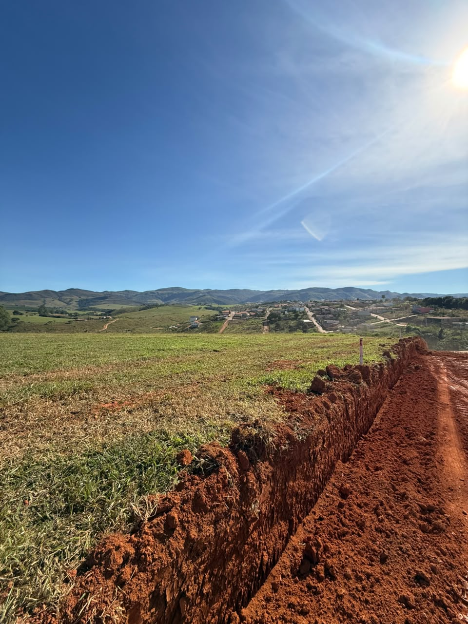 Abertura das ruas do Jardim Alvorada com vista para São Roque de Minas