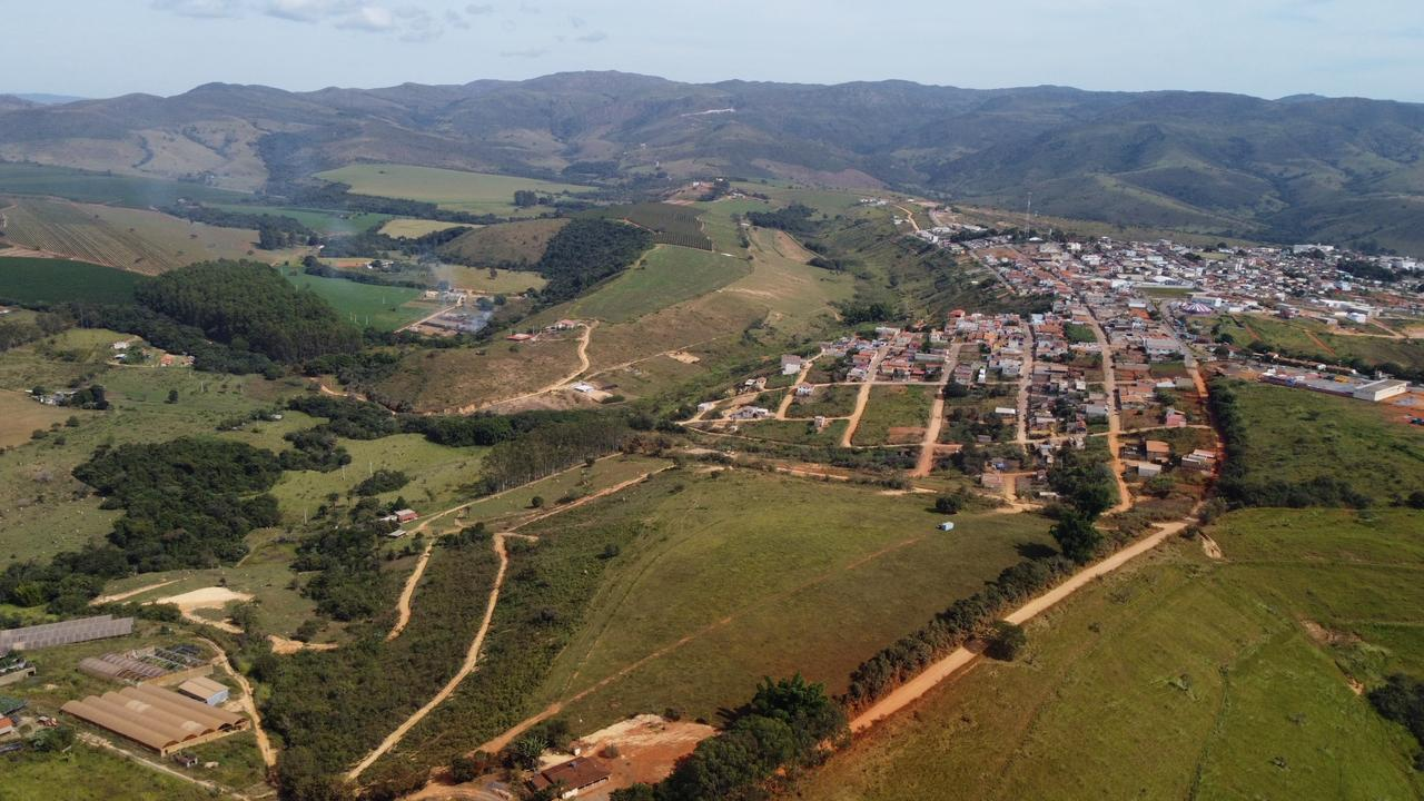 Vista aérea do terreno do Jardim Alvorada e de São Roque de Minas